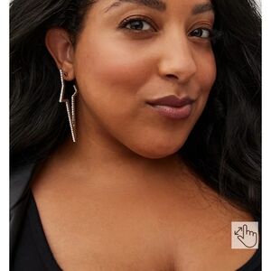 🆕️⭐️STAR EARRINGS - SILVERTONE⭐️